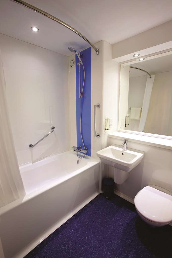 Travelodge Chester Warrington Road Habitación foto