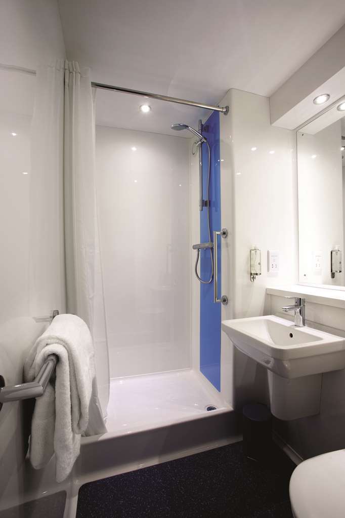 Travelodge Chester Warrington Road Habitación foto